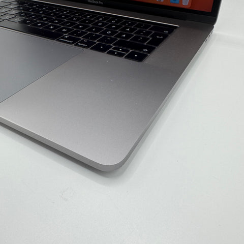 Begagnad - MacBook Pro (15-inch, 2017) Space gray