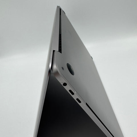 MacBook Pro (15", 2017) erbjuder en balanserad prestanda, bra skärm, god batteritid och en stilren design.