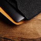Mujjo Sleeve 16” - Premium-fodral för MacBook Pro 16" detaljer av äkta läder - Svart/Brun Fodral Incase ICON-fodral med Tensaerlite - Incase Sverige